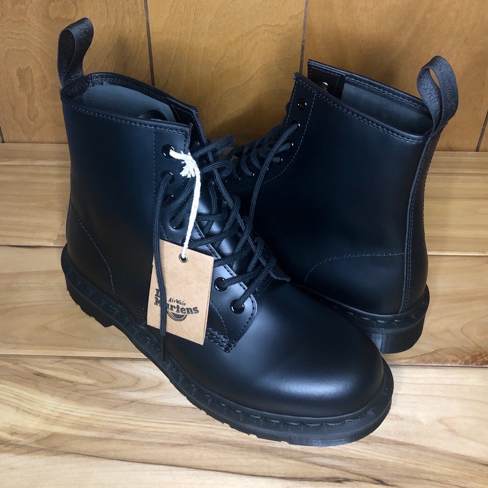 Brand New Dr. Martens 1460 Mono 8 eye boots size 9M/10W